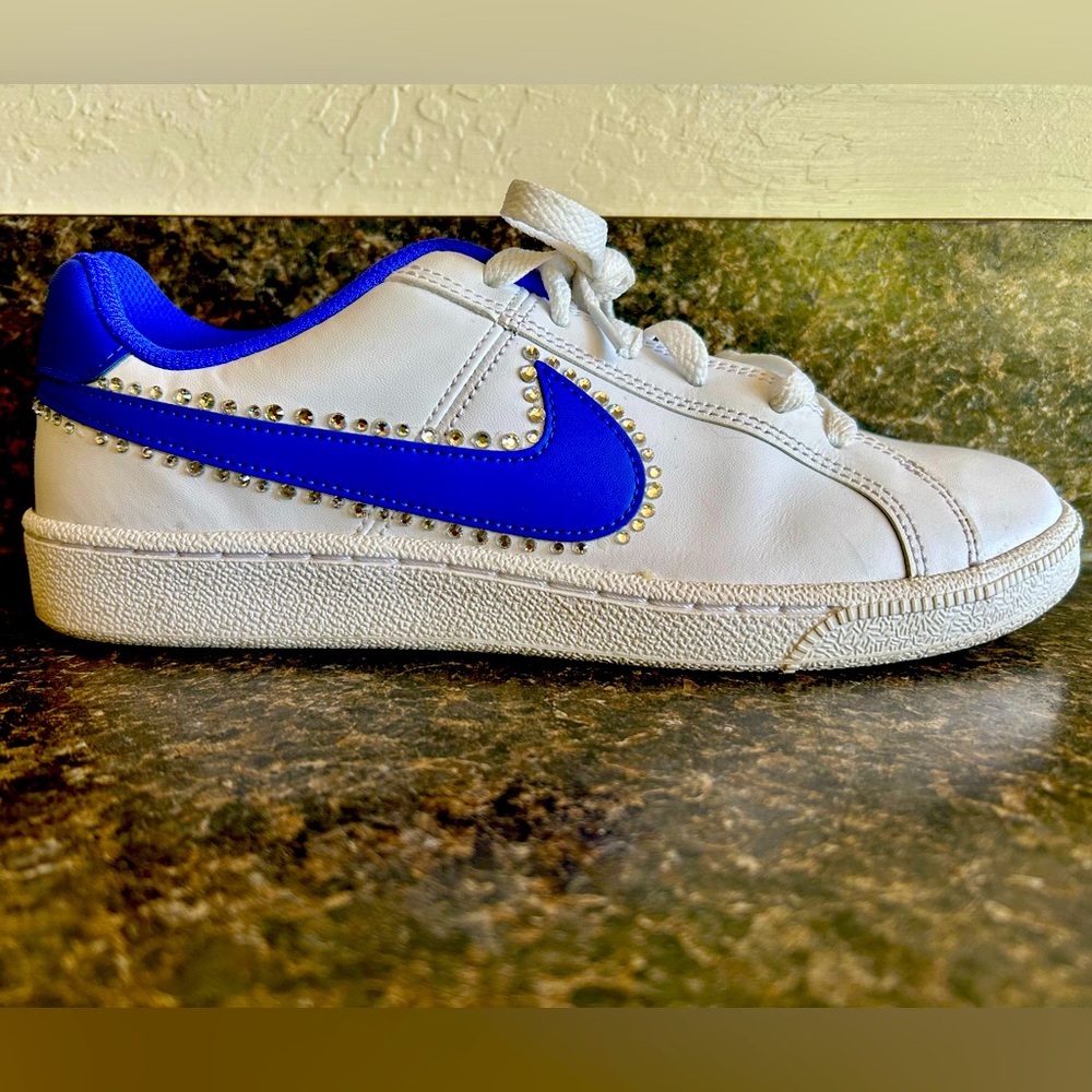 Nike Kids Sneakers in White and Blue